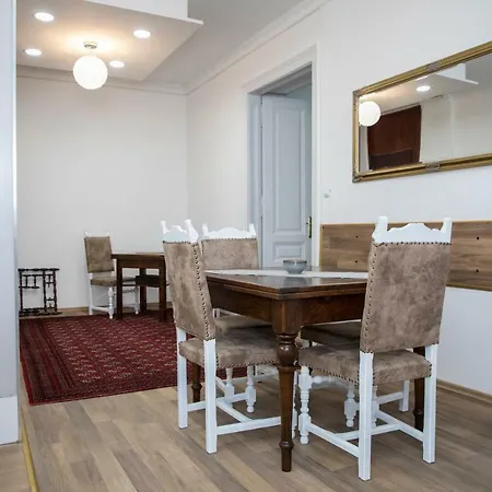555 Centar Apartment